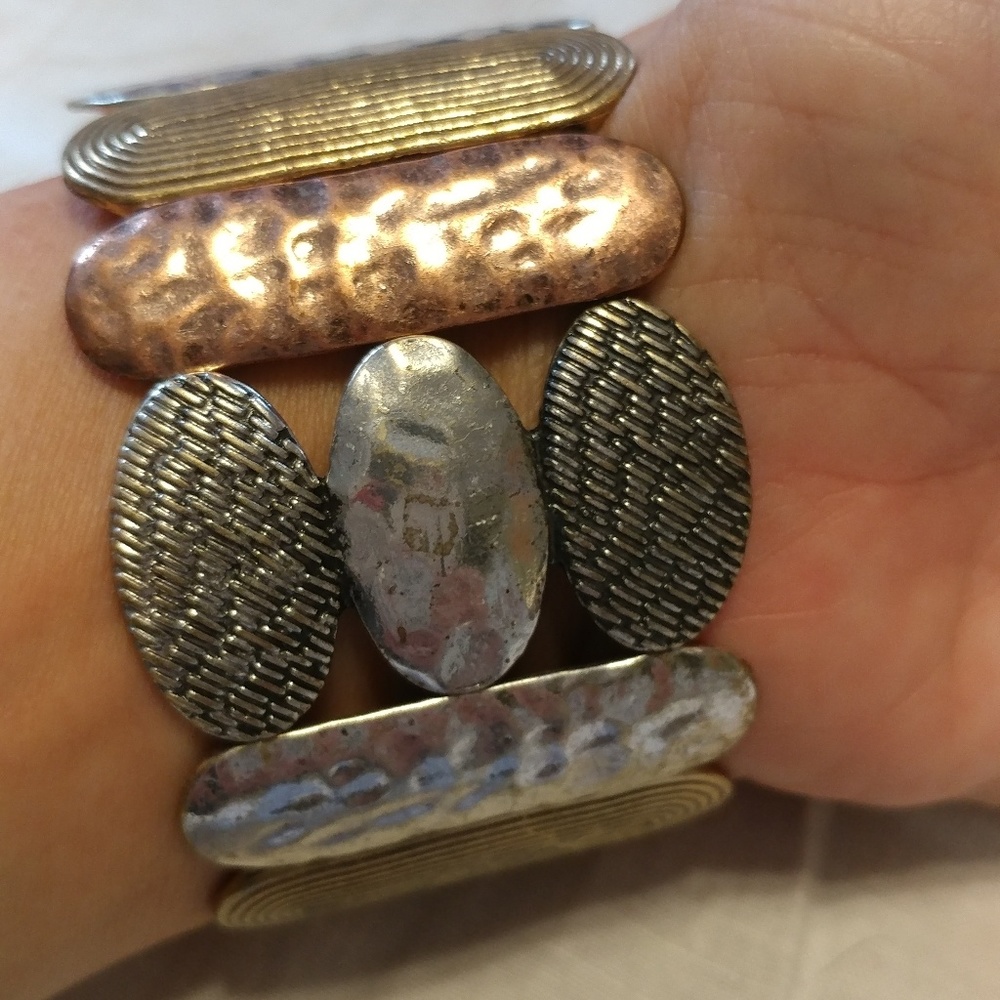 Handcrafted bracelet - Picture 2 of 3